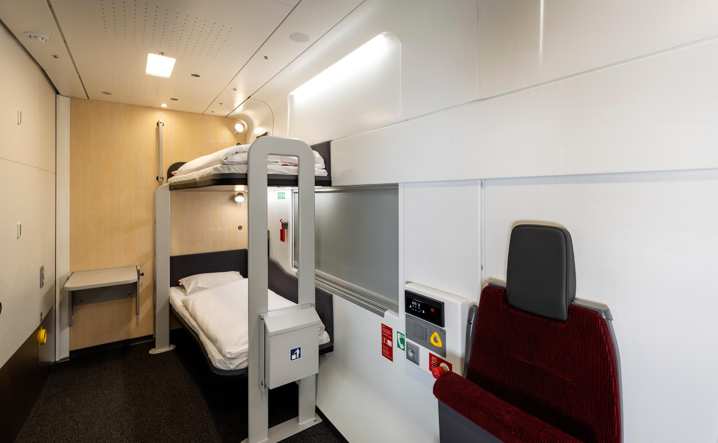 Одноместные капсулы и душ в купе: по Европе скоро начнут ездить новые поезда (фото)